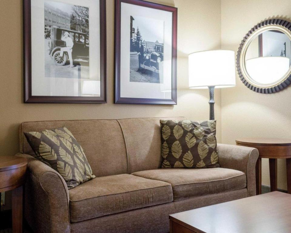 Comfort Suites Starkville Exterior foto